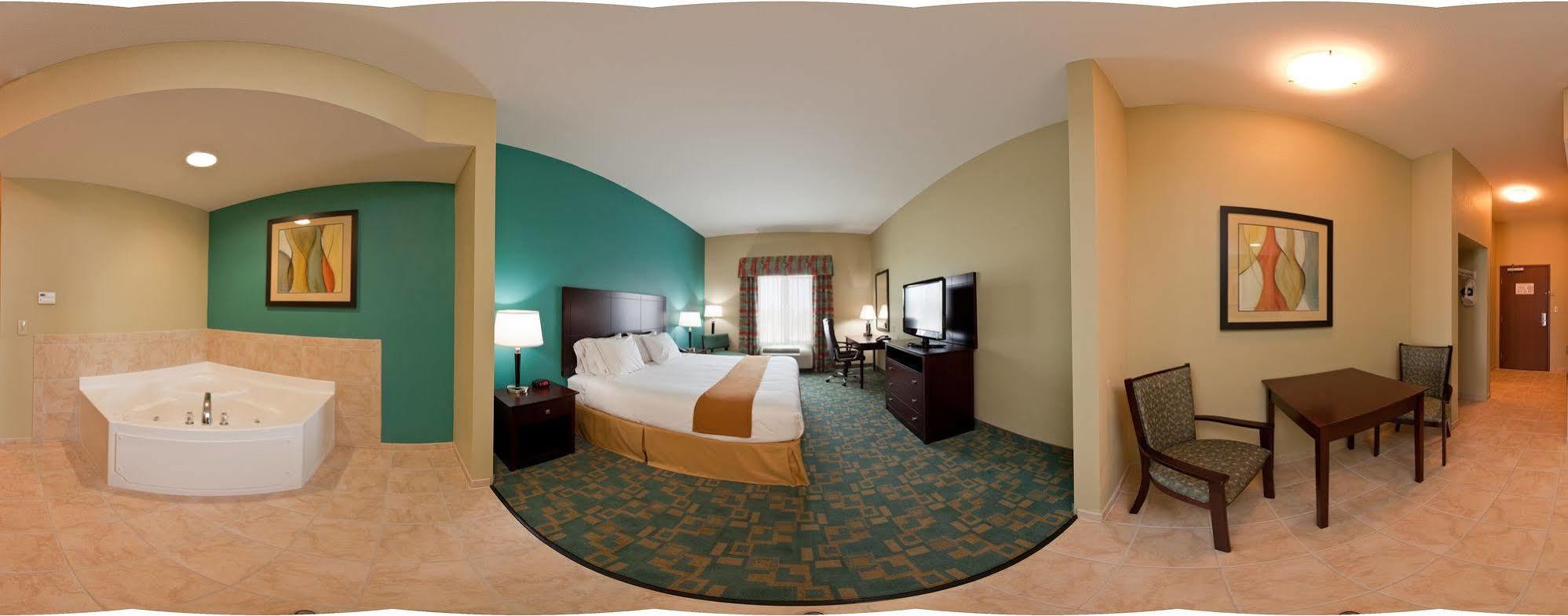 Hotel Express & By Ihg 2*